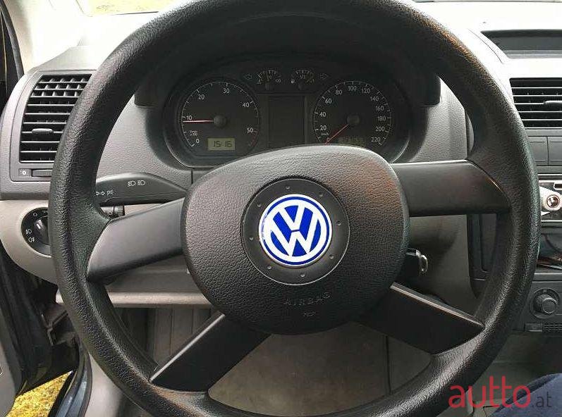 2002' Volkswagen Passat photo #1