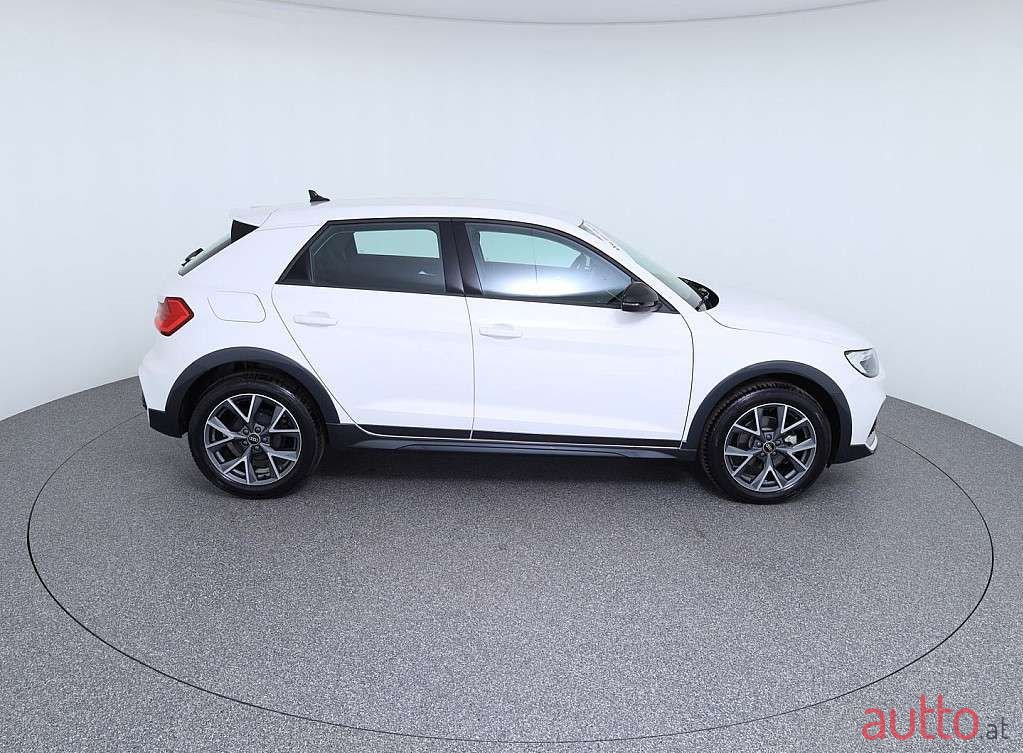 2023' Audi A1 photo #4