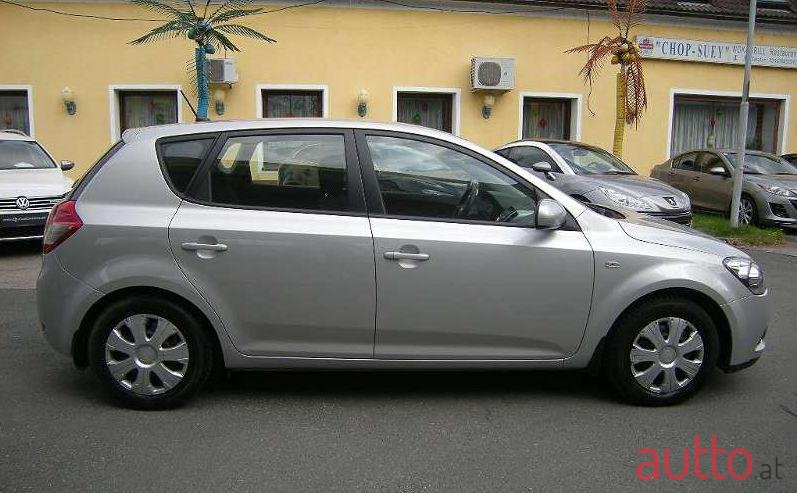 2012' Kia Ceed photo #3