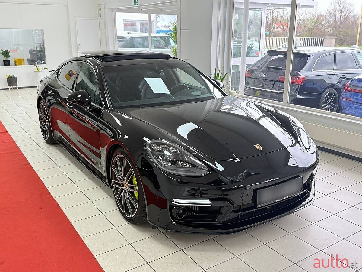 2020' Porsche Panamera photo #4