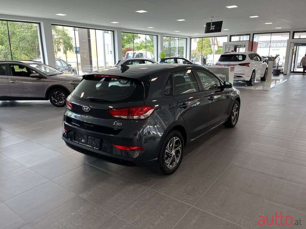 2022' Hyundai i30 photo #4