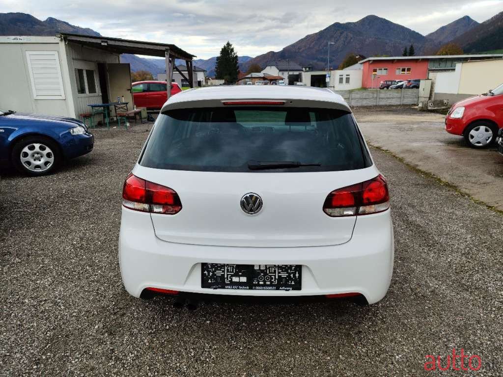 2010' Volkswagen Golf photo #5