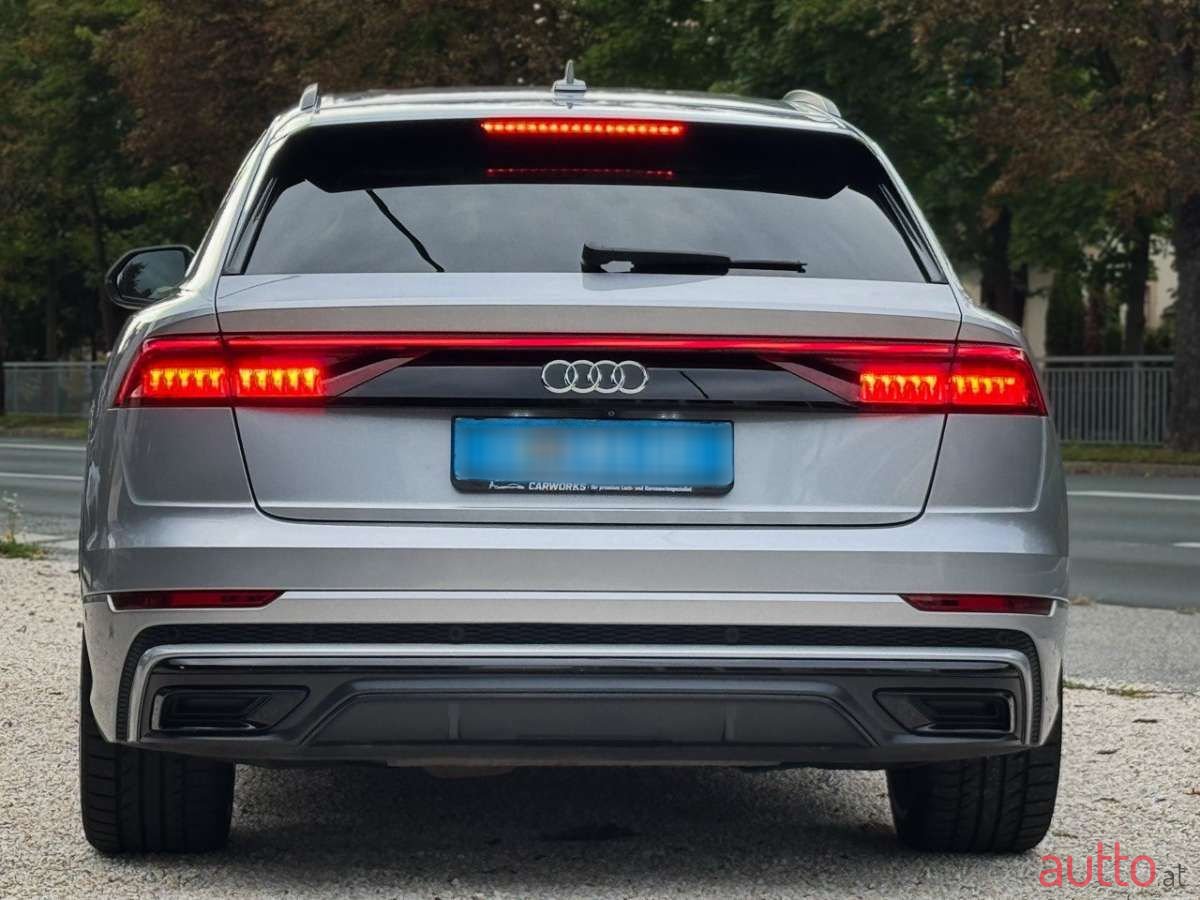 2019' Audi Q8 photo #4