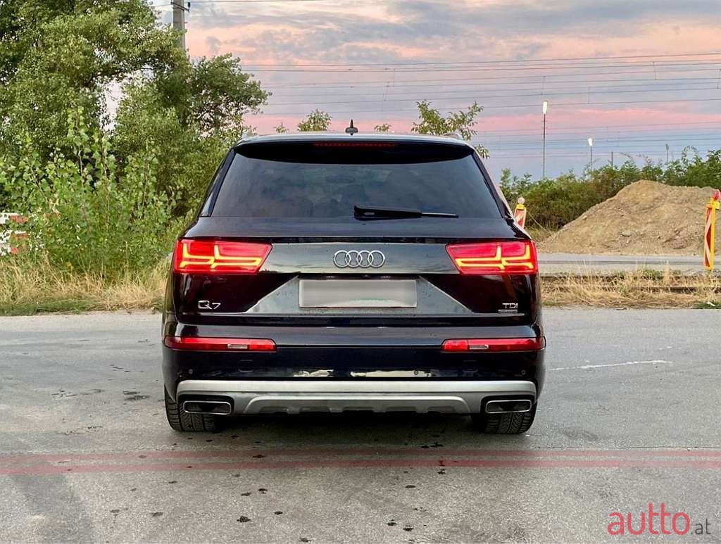2015' Audi Q7 photo #4