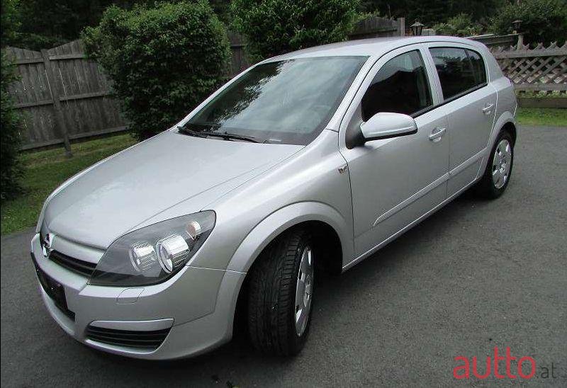 2005' Opel Astra photo #1