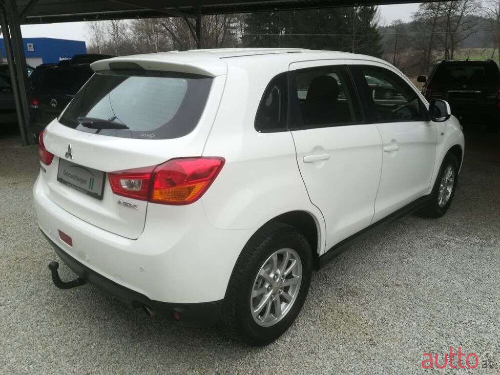 2013' Mitsubishi ASX photo #2