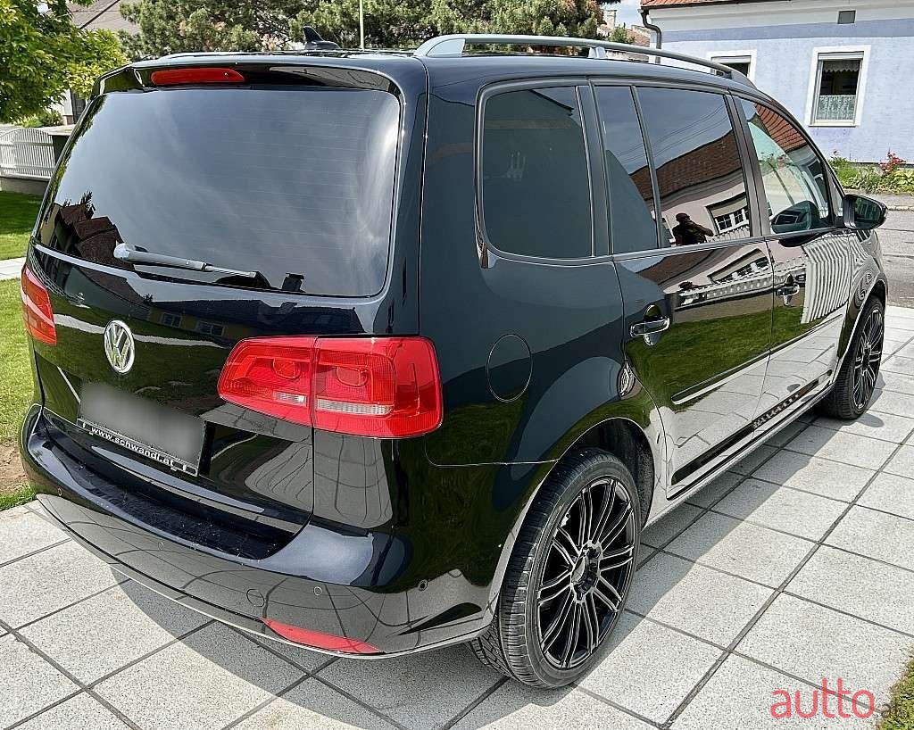 2015' Volkswagen Touran photo #4