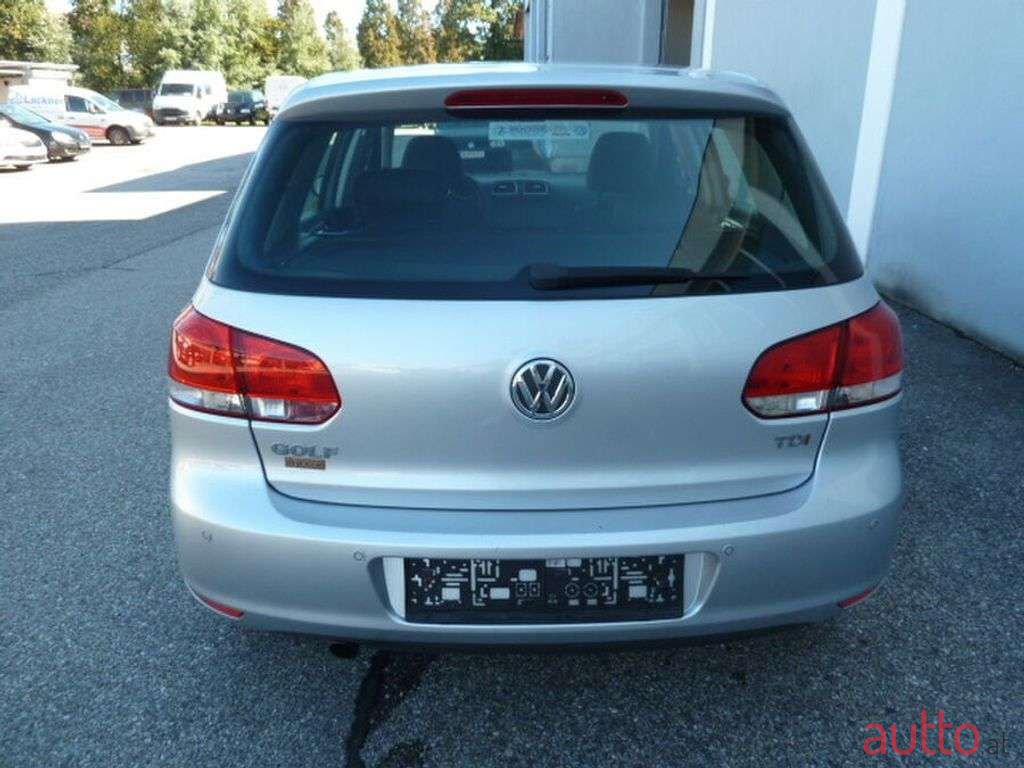 2011' Volkswagen Golf photo #4