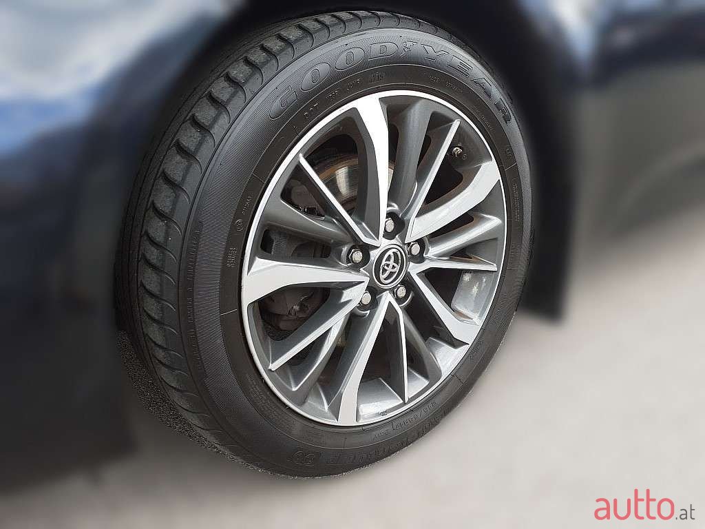 2016' Toyota Avensis photo #4