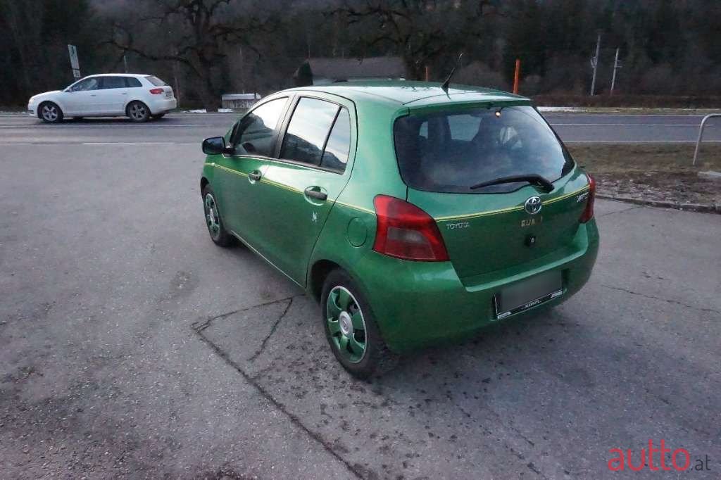 2008' Toyota Yaris photo #5