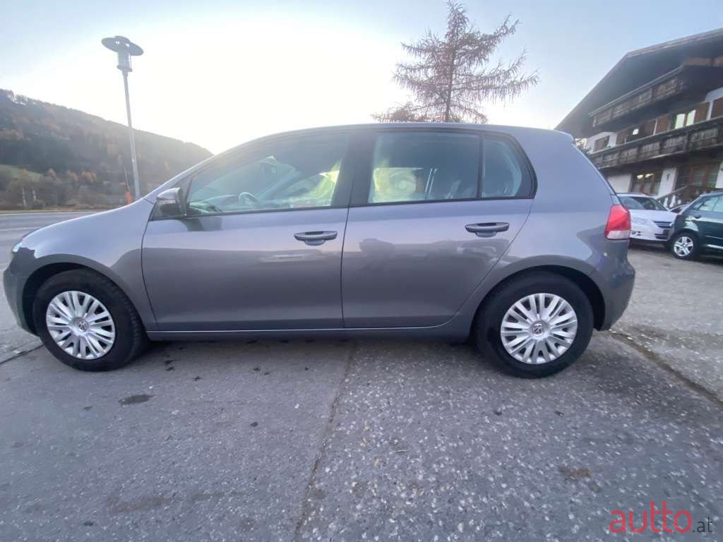 2010' Volkswagen Golf photo #6