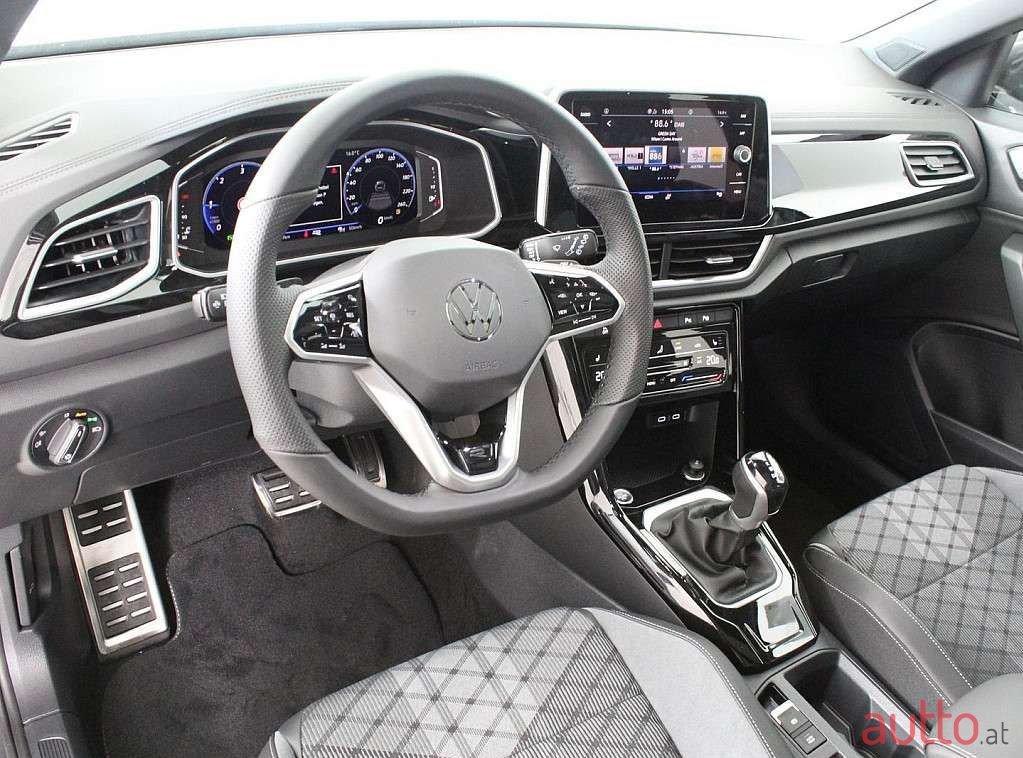 2023' Volkswagen T-Roc photo #4