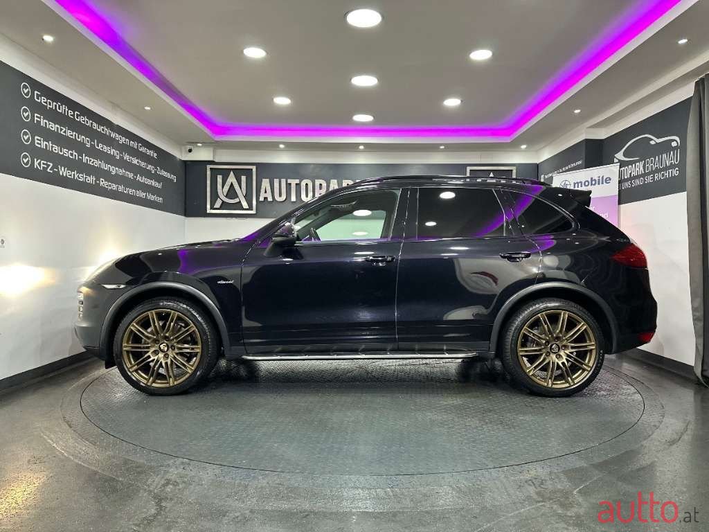 2011' Porsche Cayenne photo #3