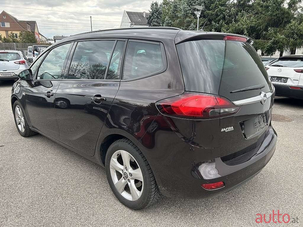 2015' Opel Zafira photo #3