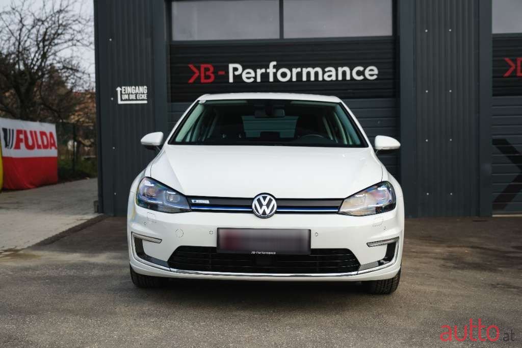 2017' Volkswagen Golf photo #5