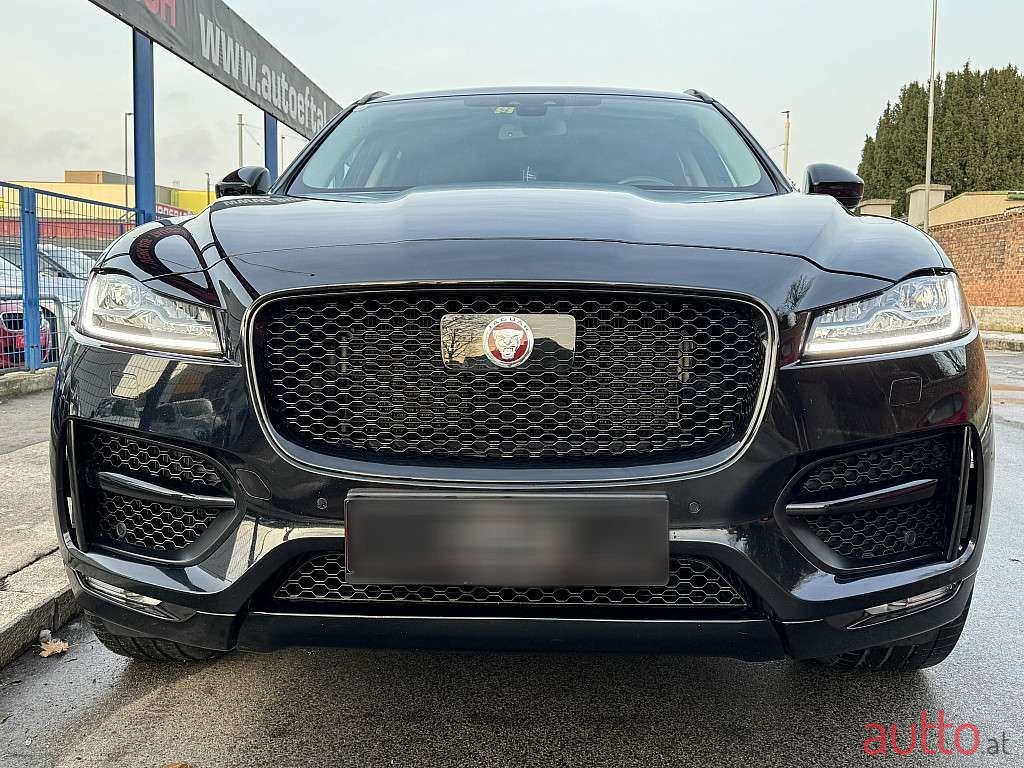 2017' Jaguar F-Pace photo #3