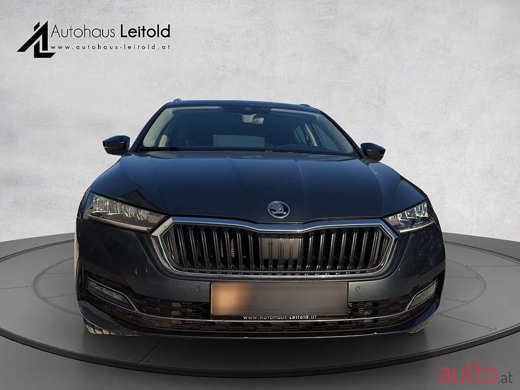 2020' Skoda Octavia photo #2