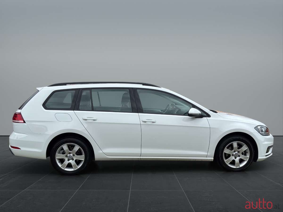 2018' Volkswagen Golf photo #6