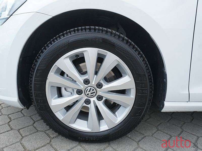 2019' Volkswagen Golf photo #6