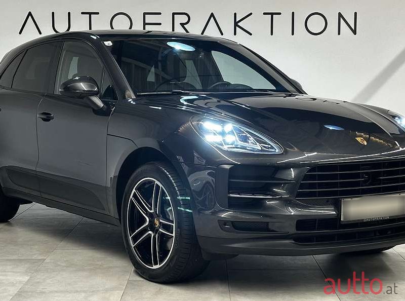 2021' Porsche Macan photo #3