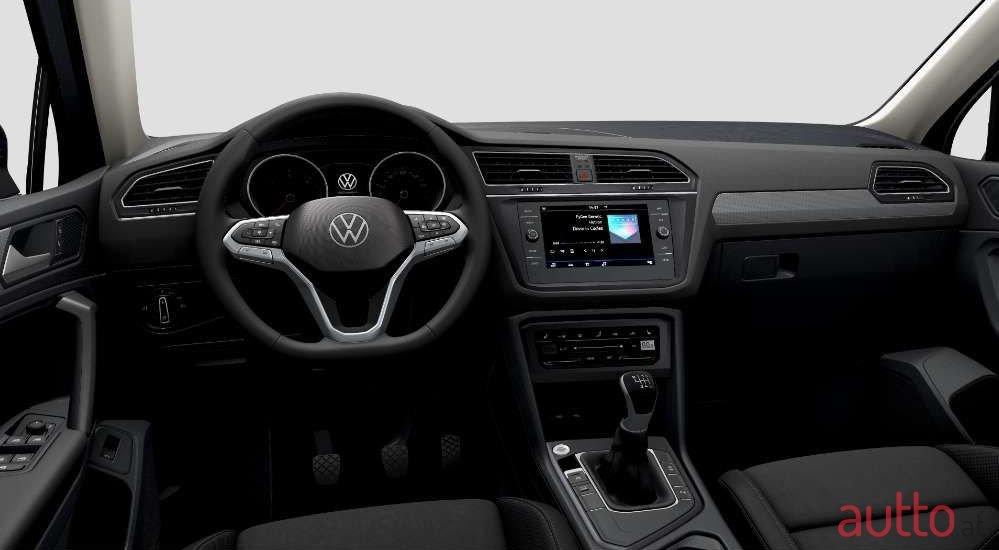 2022' Volkswagen Tiguan photo #3