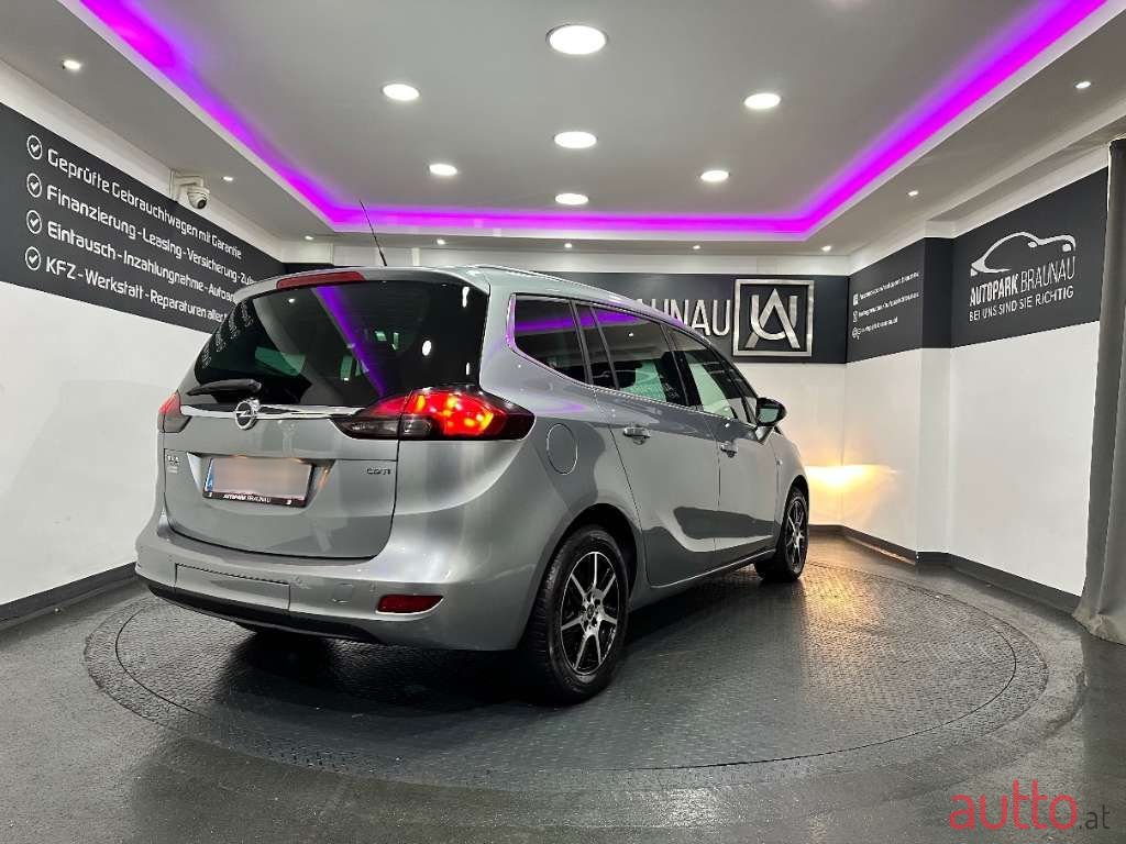 2012' Opel Zafira photo #6