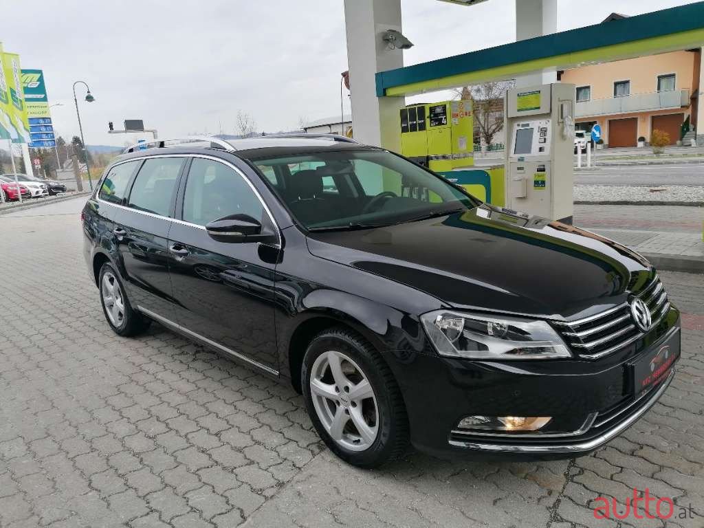 2011' Volkswagen Passat photo #3