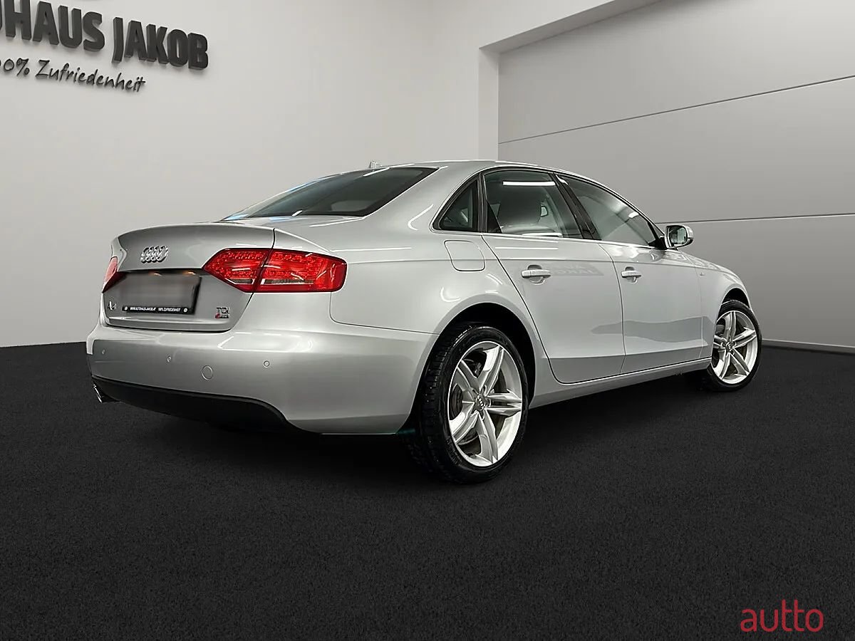 2011' Audi A4 photo #3