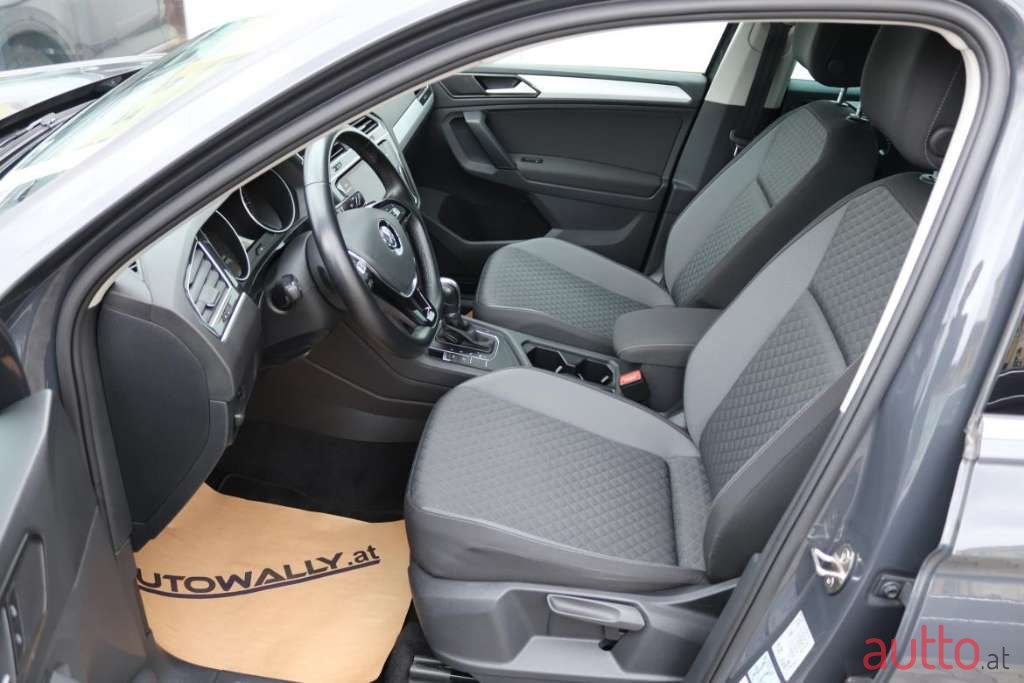 2018' Volkswagen Tiguan photo #4