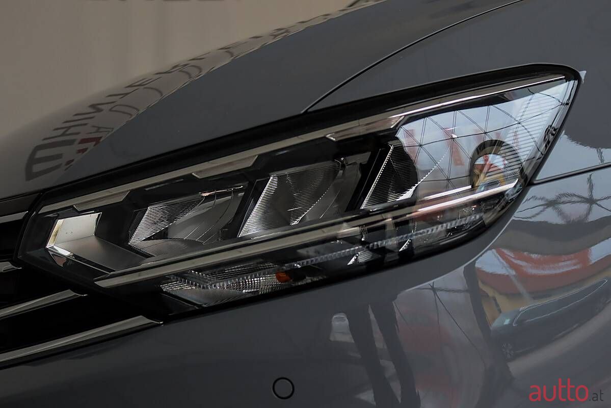 2023' Volkswagen Passat photo #5
