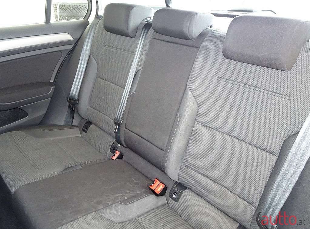 2015' Volkswagen Golf photo #6