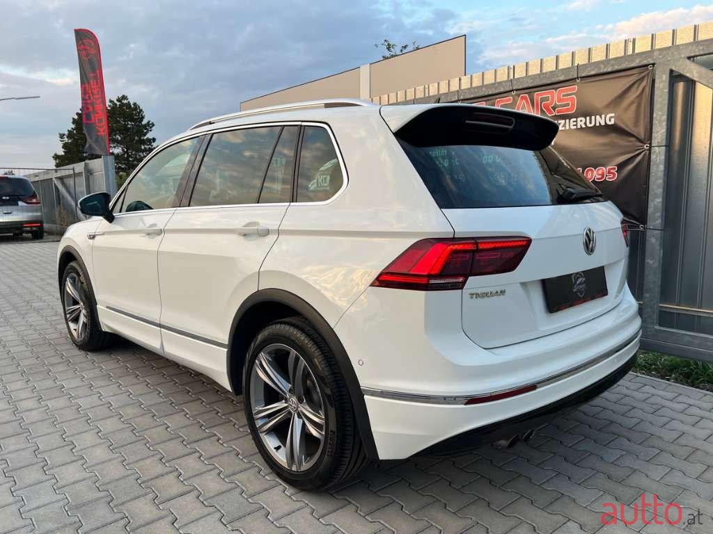 2018' Volkswagen Tiguan photo #5