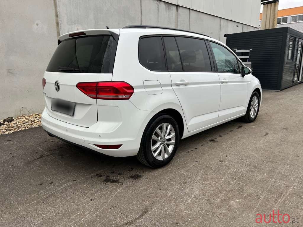 2019' Volkswagen Touran photo #6
