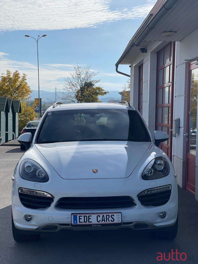 2013' Porsche Cayenne photo #2