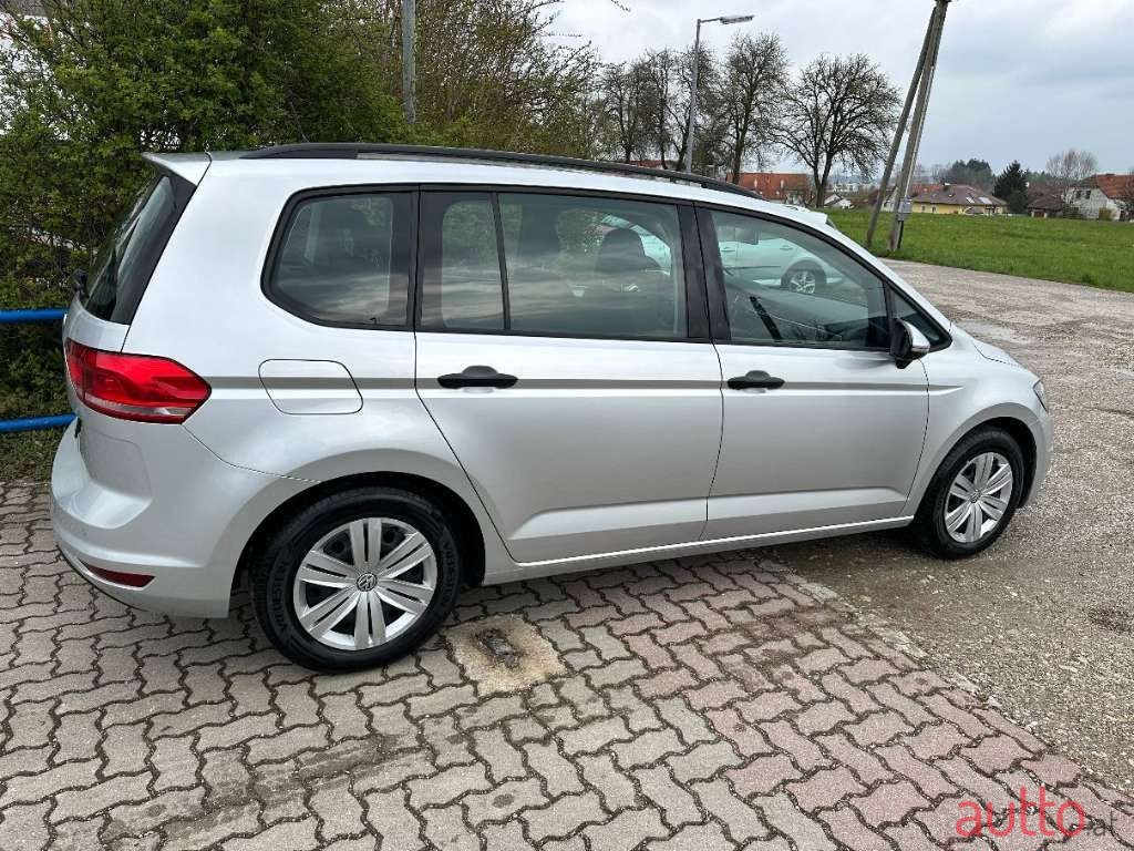 2016' Volkswagen Touran photo #6
