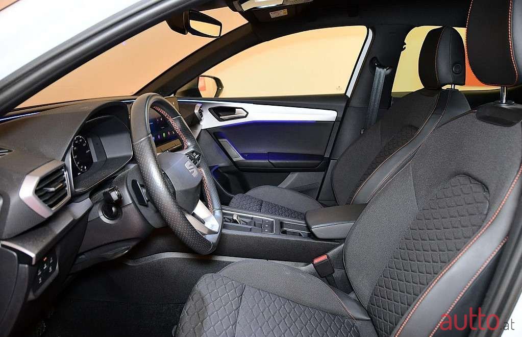 2021' SEAT Leon photo #6