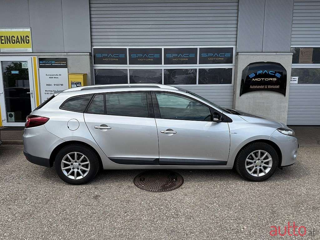 2011' Renault Megane photo #4