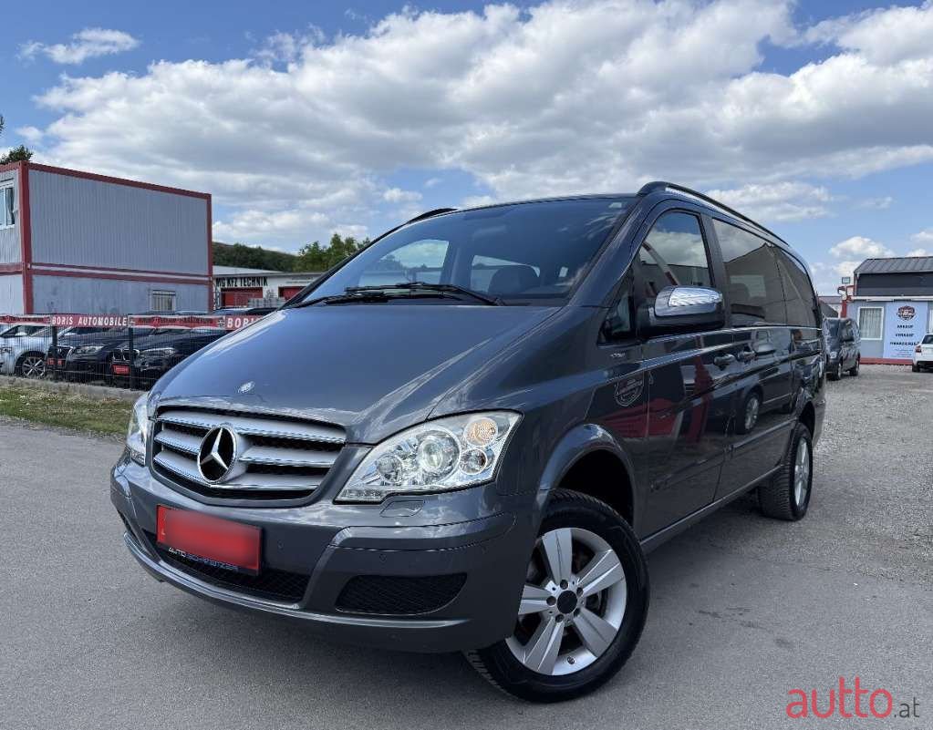 2011' Mercedes-Benz Viano photo #1