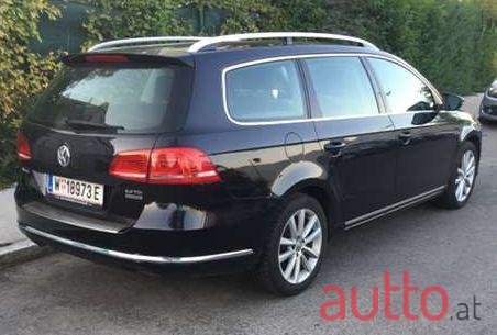 2011' Volkswagen Passat photo #1