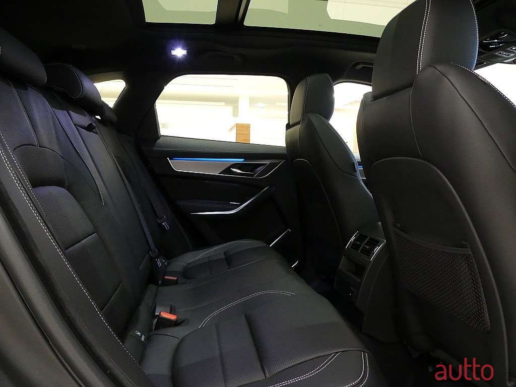 2022' Jaguar F-Pace photo #5