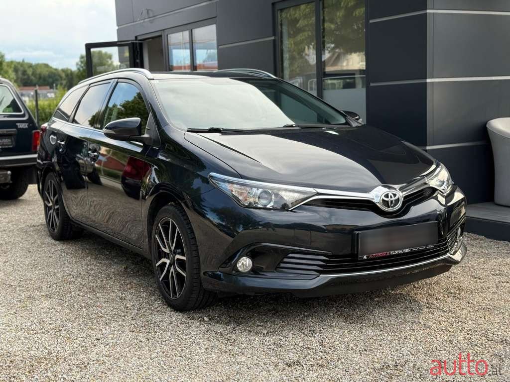 2016' Toyota Auris photo #1