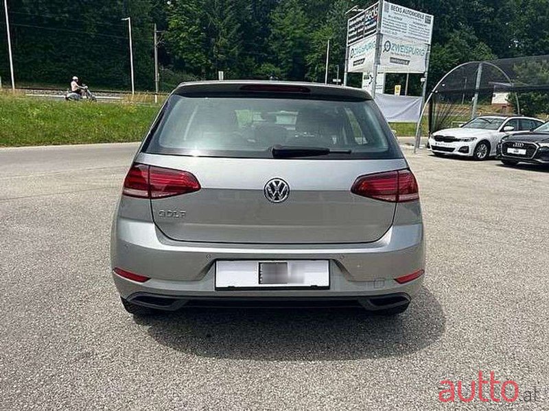 2019' Volkswagen Golf photo #3