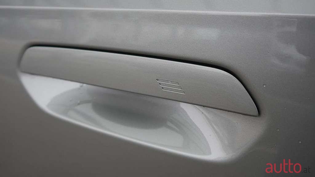 2023' BMW iX1 photo #5