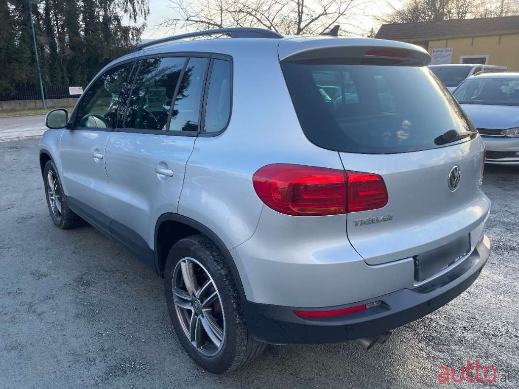 2015' Volkswagen Tiguan photo #6