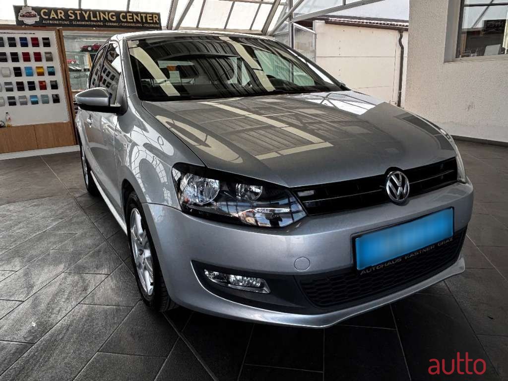 2011' Volkswagen Polo photo #3
