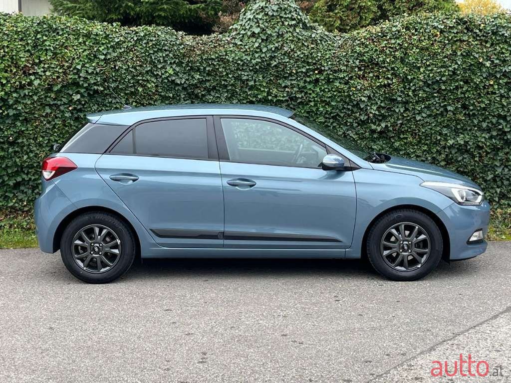 2017' Hyundai i20 photo #3