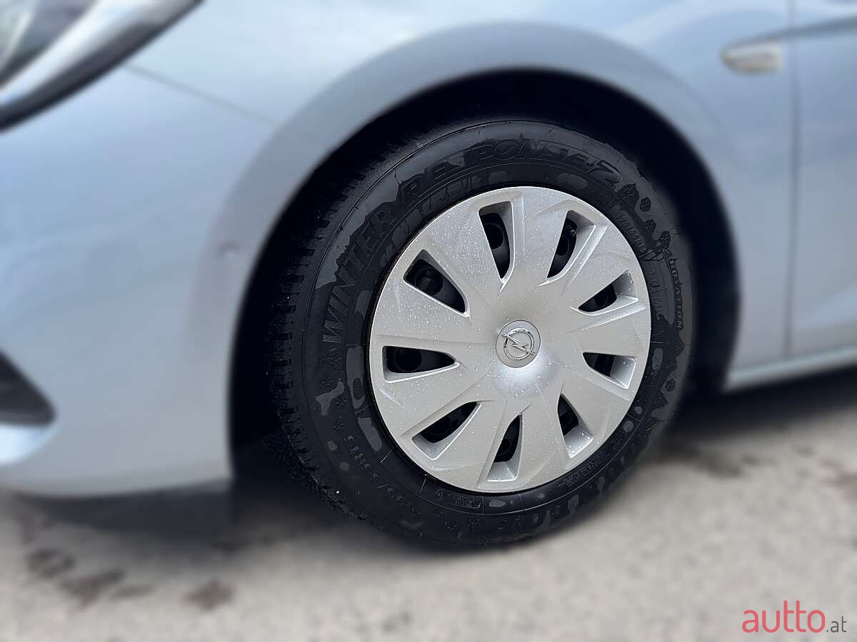 2020' Opel Astra photo #3