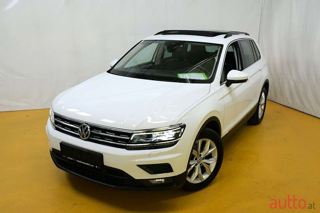 2020' Volkswagen Tiguan photo #1
