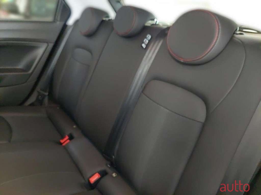 2024' Fiat 500X photo #2