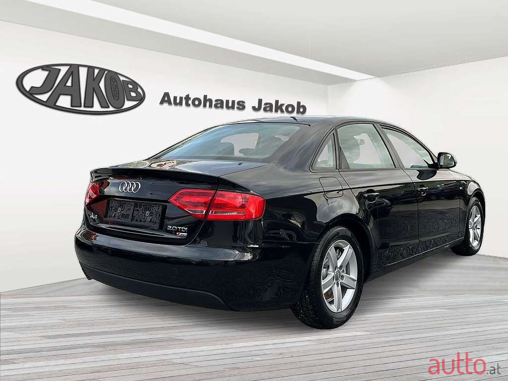 2011' Audi A4 photo #2